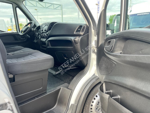 Veicolo commerciale Iveco DAILY 35S16 V