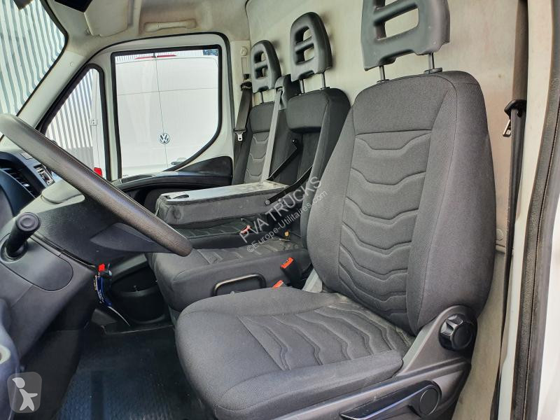 Véhicule utilitaire Iveco FGN 35 S 13 V12 H2...