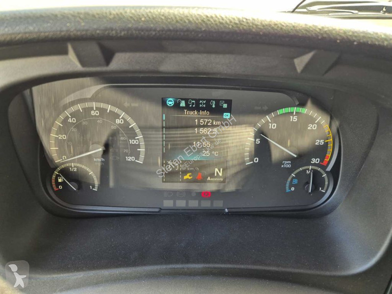 Furgoneta Mercedes 818 L Fahrgestell, 2 Stück...