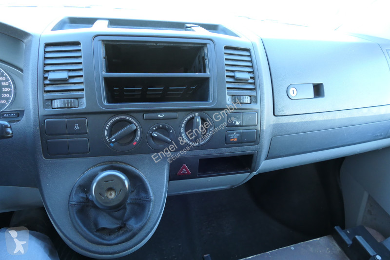 Véhicule utilitaire Volkswagen T5 Transporter...