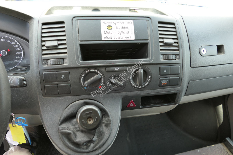 Лекотоварен автомобил Volkswagen T5 Transporter...