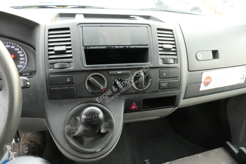 Véhicule utilitaire Volkswagen T5 Transporter...