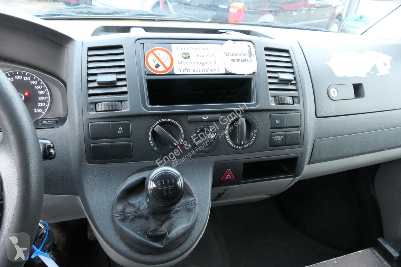 Véhicule utilitaire Volkswagen T5 Transporter...