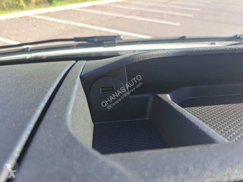 Autoutilitară Iveco 35C18 180CV 3L CAISSE...