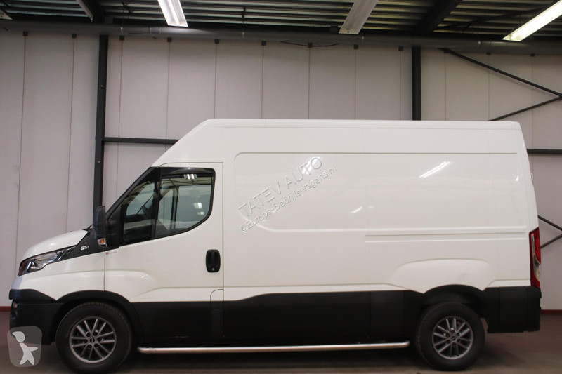 Autoutilitară Iveco 35S14V 2.3 L2H2 MET 3500 KG...