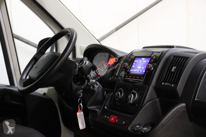 Autoutilitară Peugeot 2.2 140PK L2H2 EURO 6