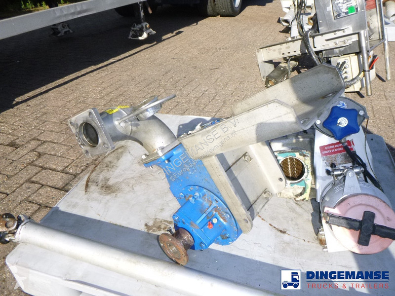 Veicolo commerciale  Fuel tank equipment...