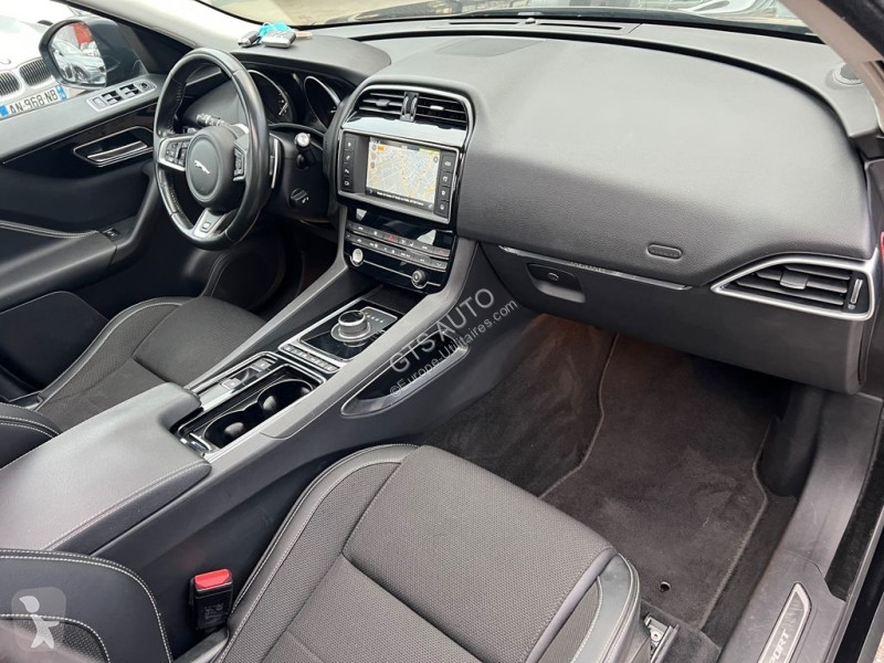 Véhicule utilitaire Jaguar F-PACE 2.0D 180CH...