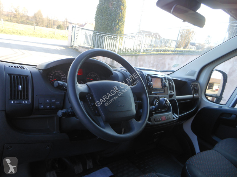 Véhicule utilitaire Peugeot 435 L4H2 2.2...