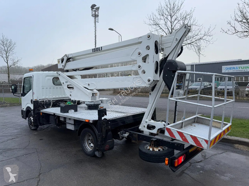 Véhicule utilitaire Nissan 35.12 + ISOLI 21...