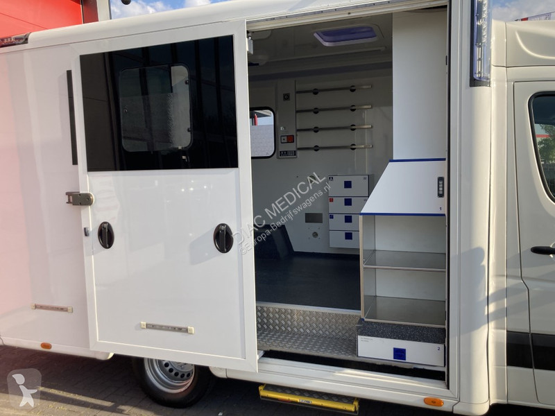 Furgoneta Mercedes 419 Container Ambulance...