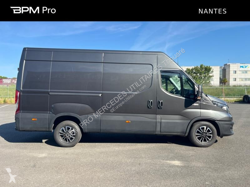 Veicolo commerciale Iveco 35S Fg 35S21H V12...