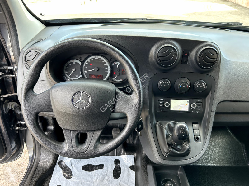 Véhicule utilitaire Mercedes Compact 109 1.5...
