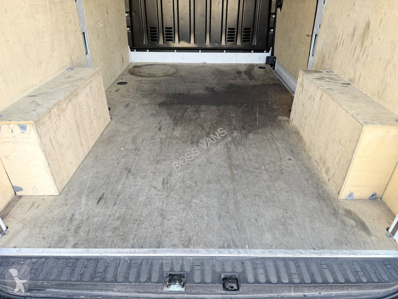 Véhicule utilitaire Renault T33 2.3 DCI 135PK...