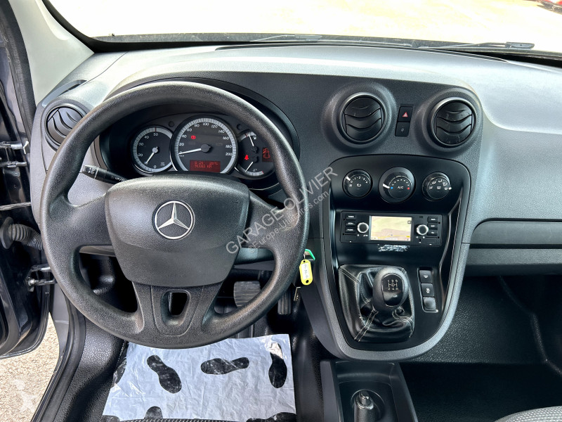 Véhicule utilitaire Mercedes Compact 109 1.5...