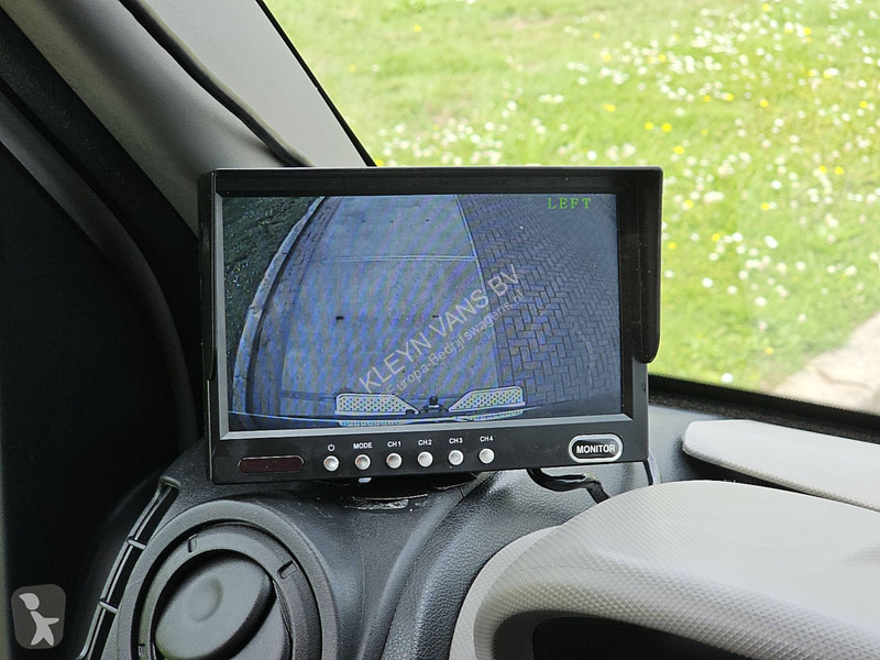 Véhicule utilitaire Renault 2.3 L1H1...