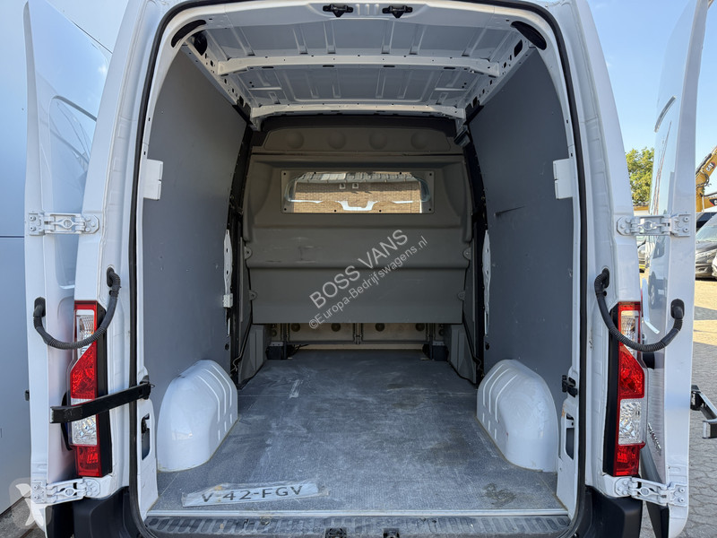 Véhicule utilitaire Renault T35 2.3 dCi 180PK...