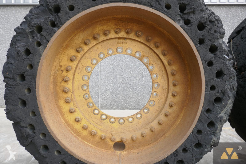 Autoutilitară Volvo L180 Cushion wheels