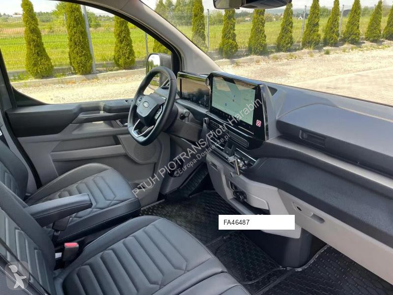 Véhicule utilitaire Ford TOURNEO CUSTOM...