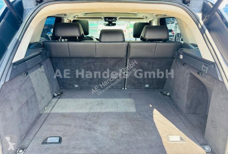عربة نفعية Land Rover