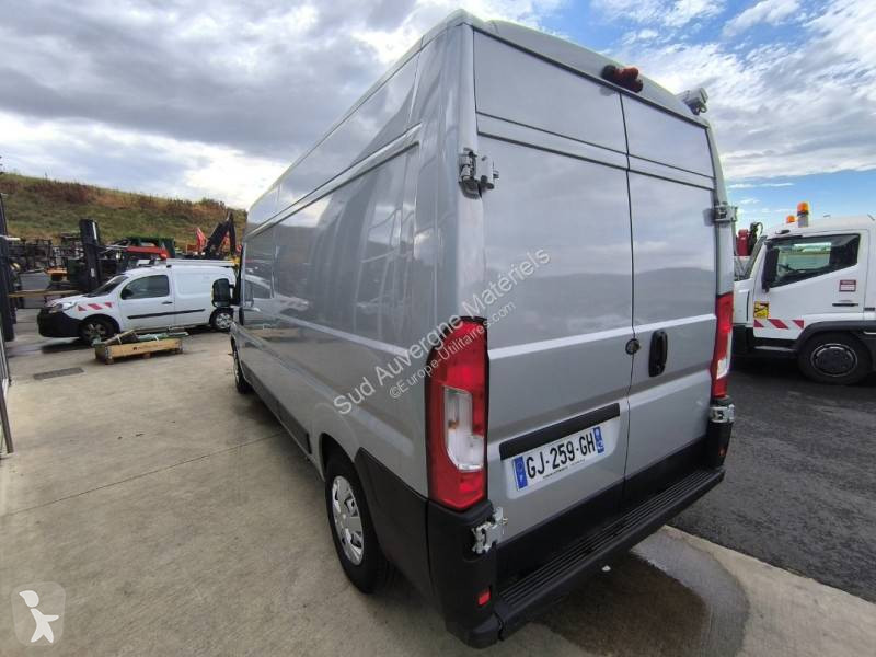Autoutilitară Opel