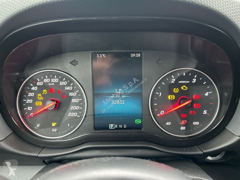 Veicolo commerciale Mercedes 180 d Sport
