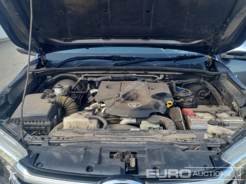 Véhicule utilitaire Toyota Hilux Invincible X