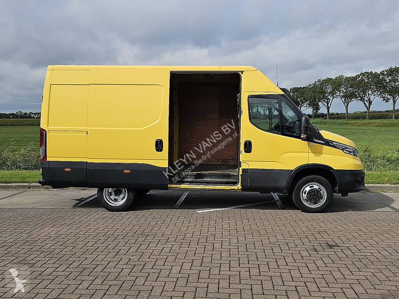 Veicolo commerciale Iveco 50C18 3.0L AUT. L2H2