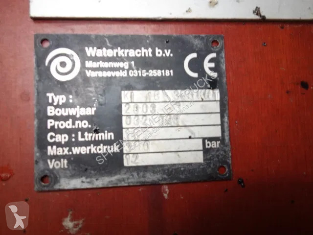 Véhicule utilitaire Mercedes met hogedrukspuit...