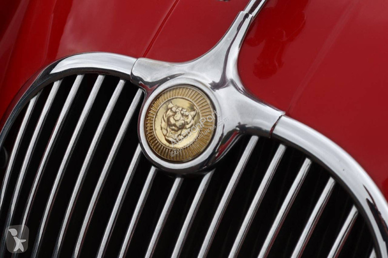 Véhicule utilitaire Jaguar 150 DHC