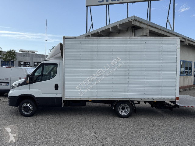 Veículo utilitário Iveco DAILY 35C14H BOX + SPONDA