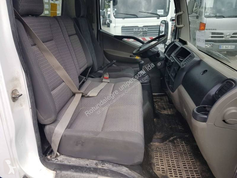 Véhicule utilitaire Nissan
