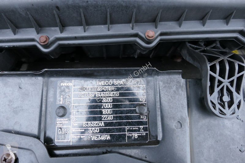Véhicule utilitaire Iveco Daily 35 S11 C30C...