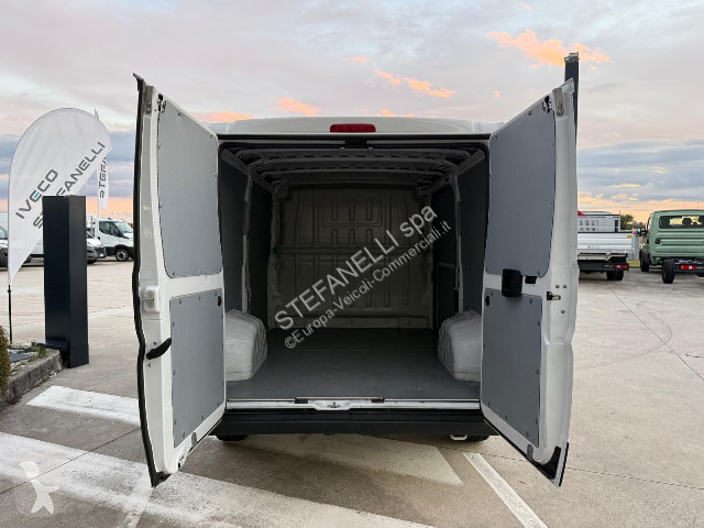 عربة نفعية Peugeot BOXER 28 L1H1 120