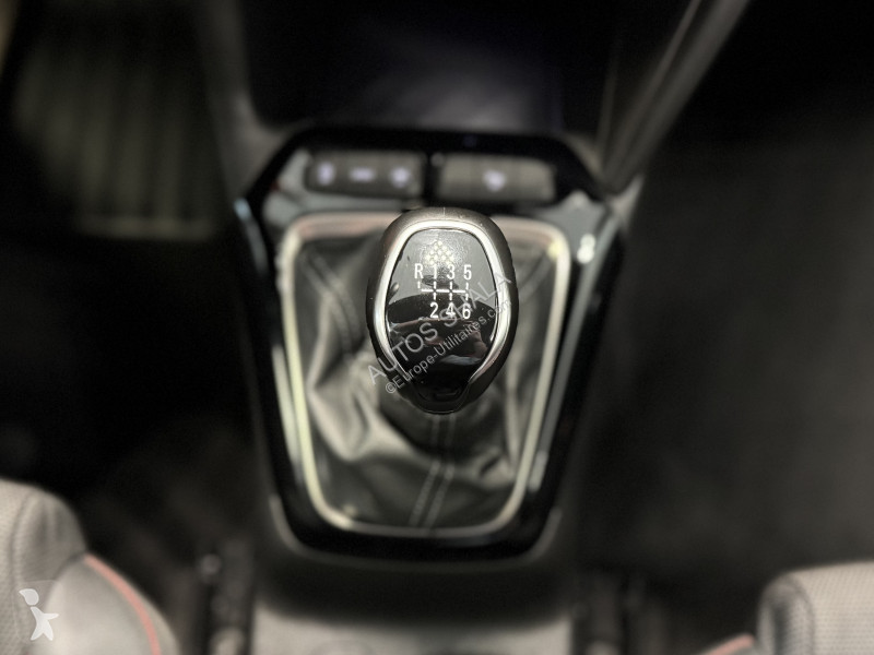 Véhicule utilitaire Opel CORSA / A PARTIR DE...