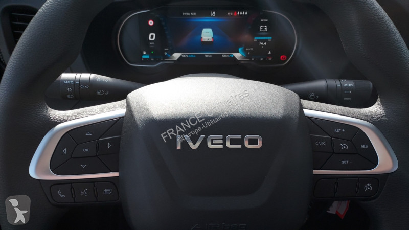 Véhicule utilitaire Iveco DAILY 35S FG 7 PLACES...