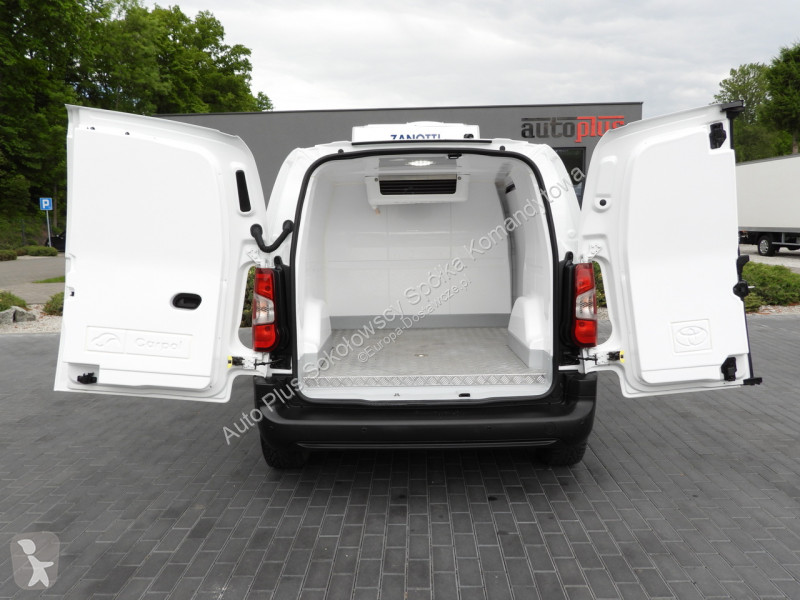 Véhicule utilitaire Toyota CITY