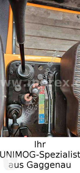 Veicolo per la pulizia delle strade Unimog U1400