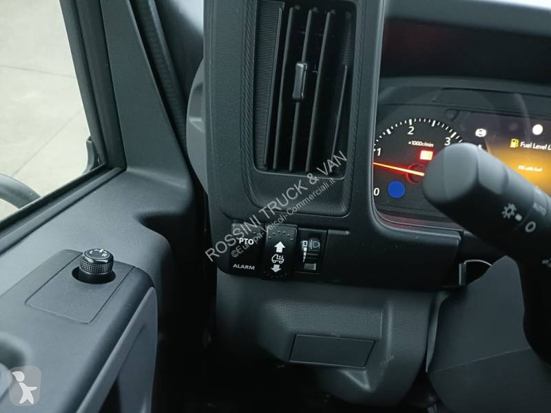 Samochód dostawczy Isuzu