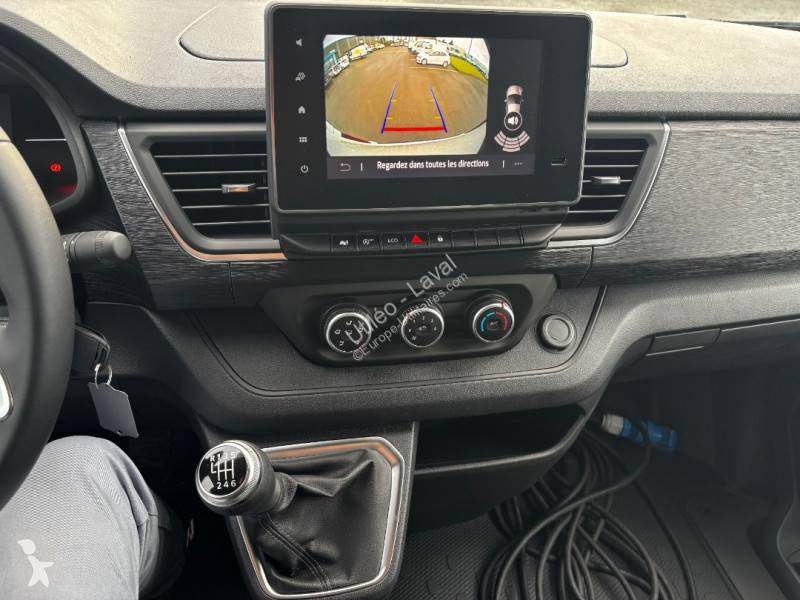Véhicule utilitaire Nissan