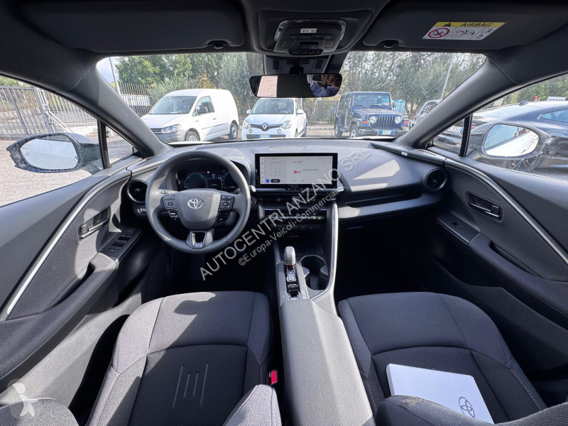 عربة نفعية Toyota C-HR