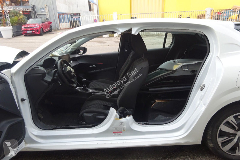 عربة نفعية Peugeot 1,2 PURETECH 100