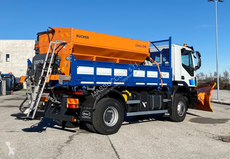 Véhicule utilitaire Iveco TRAKKER 360