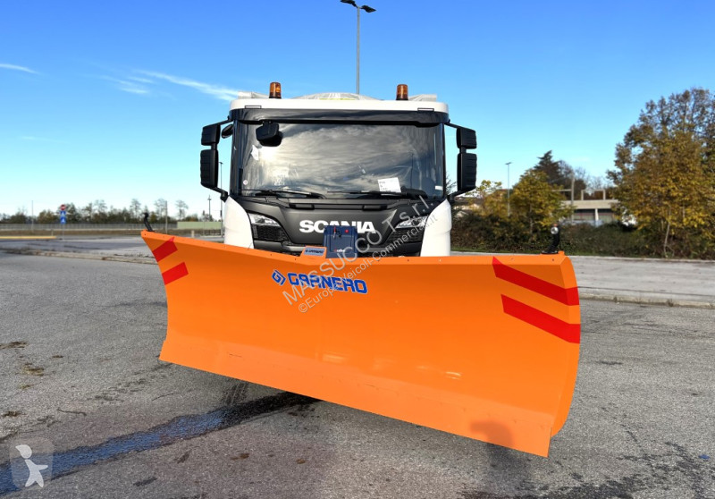 Samochód dostawczy Scania P500 XT 8X4