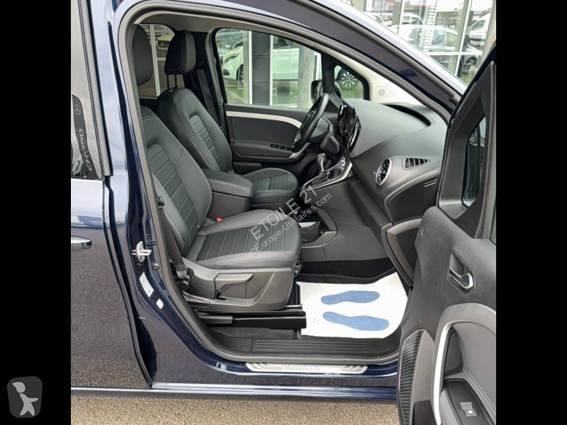 عربة نفعية Mercedes EQT 200