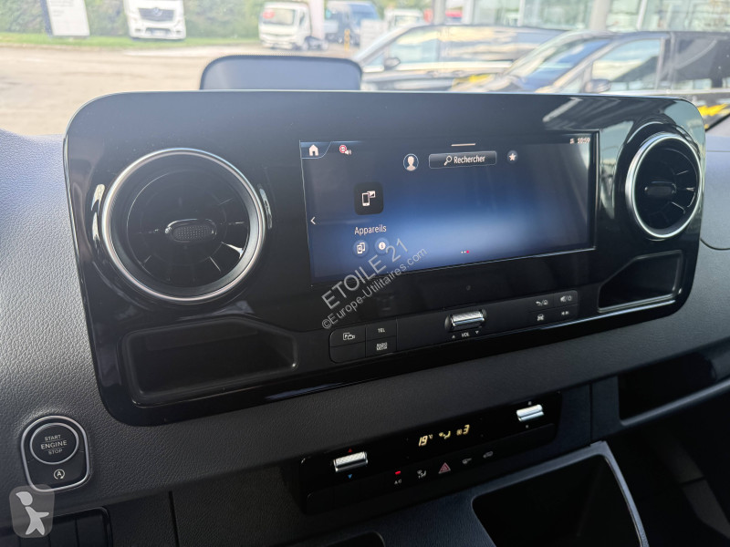 عربة نفعية Mercedes SPRINTER CHASSIS CAB 319...