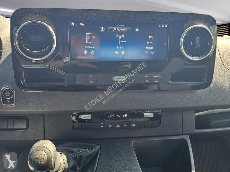 Samochód dostawczy Mercedes