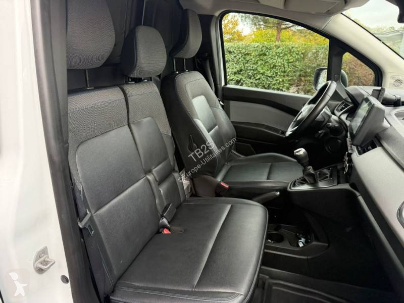 Véhicule utilitaire Nissan