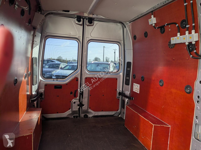 Véhicule utilitaire Renault MASTER III L2H2 2.3...