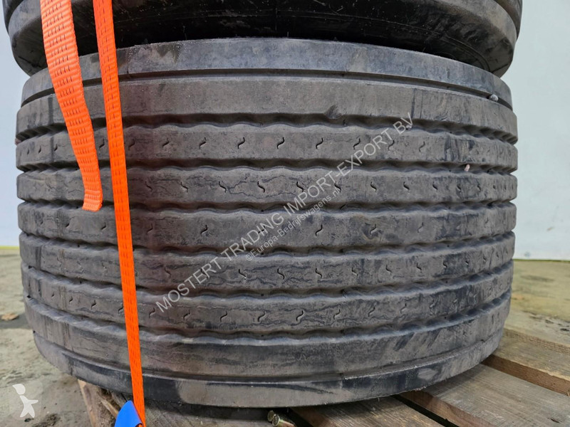 Samochód dostawczy Michelin 445/45 R19.5...
